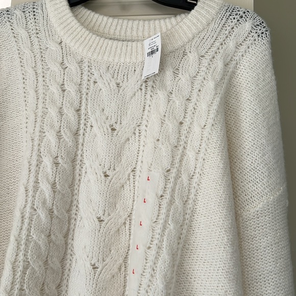 NWT Old Navy white cable-knit sweater. - Picture 2 of 3